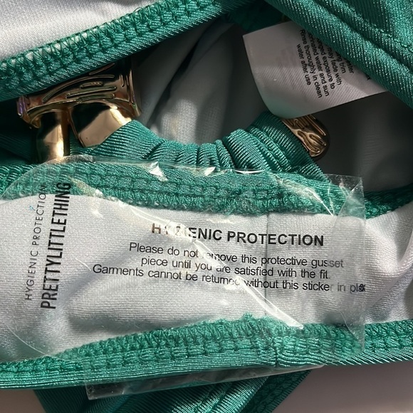 NWT Pretty Little Thing Green Gold Hammer Detail Bikini Bottoms Sz 6 - Picture 9 of 9